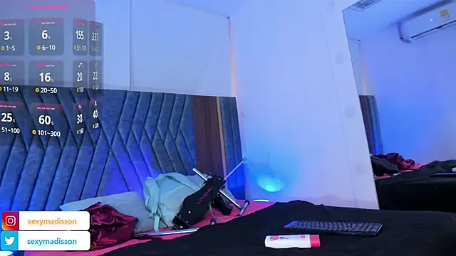 Snapshot of MADISSONLOVE_ chatting on February 5, 2025, 12:06 pm MADISSONLOVE online show from February 5, 2025, 12:06 pm