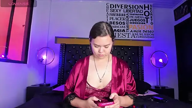 Snapshot of MADISSONLOVE_ chatting on February 13, 2025, 12:11 pm MADISSONLOVE online show from February 13, 2025, 12:11 pm