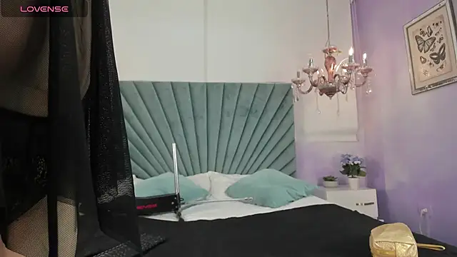 Snapshot of MADISSONLOVE_ chatting on February 17, 2025, 12:05 pm MADISSONLOVE online show from February 17, 2025, 12:05 pm