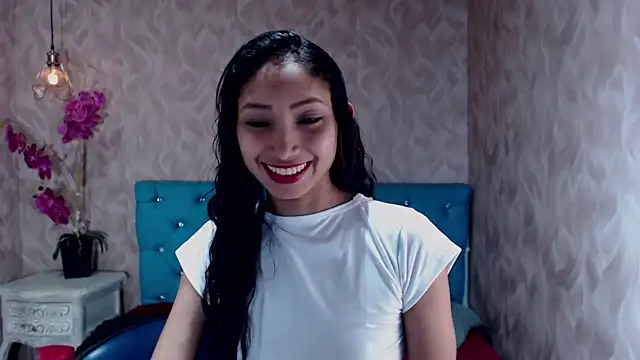 MadelineDoll online show from February 25, 2025, 4:21 pm