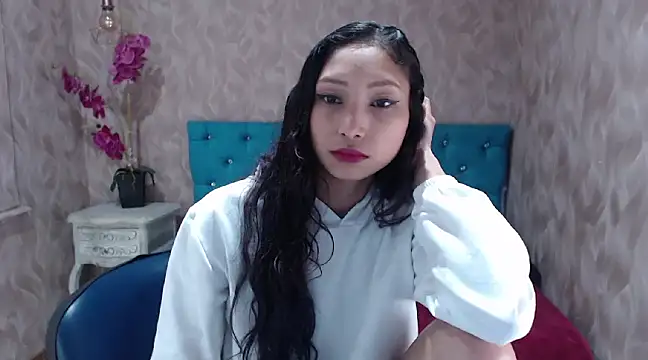 MadelineDoll online show from March 13, 2025, 7:39 pm