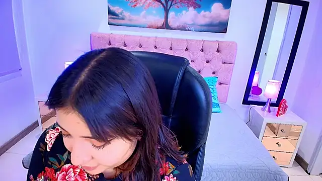 Emma monserrat online show from November 15, 2025, 7:32 pm