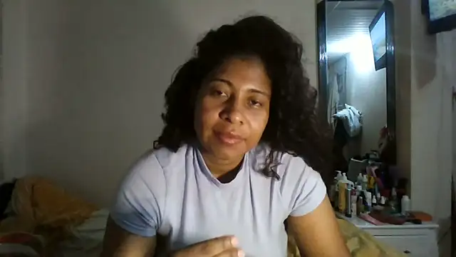Snapshot of Ivon-09 chatting on December 14, 2024, 10:28 pm Ivon-09 online show from December 14, 2024, 10:28 pm