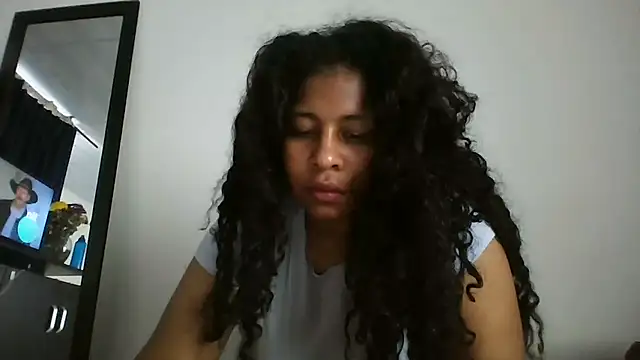 Snapshot of Ivon-09 chatting on October 10, 2025, 7:46 pm Ivon-09 online show from October 10, 2025, 7:46 pm