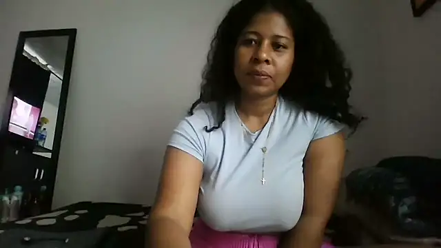 Snapshot of Ivon-09 chatting on October 17, 2025, 11:57 am Ivon-09 online show from October 17, 2025, 11:57 am