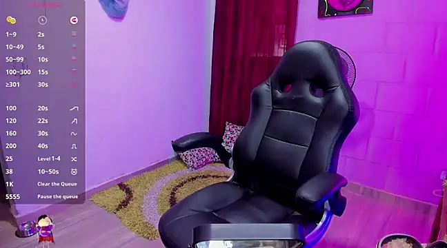 Snapshot of Sharon_hils chatting on December 18, 2024, 1:02 pm Sharon hils online show from December 18, 2024, 1:02 pm