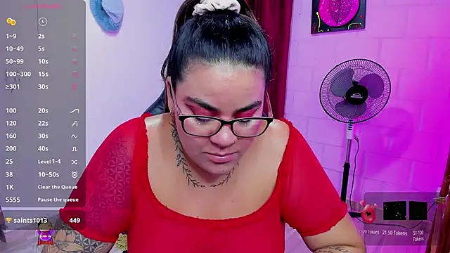 Snapshot of Sharon_hils chatting on December 22, 2024, 2:06 am Sharon hils online show from December 22, 2024, 2:06 am