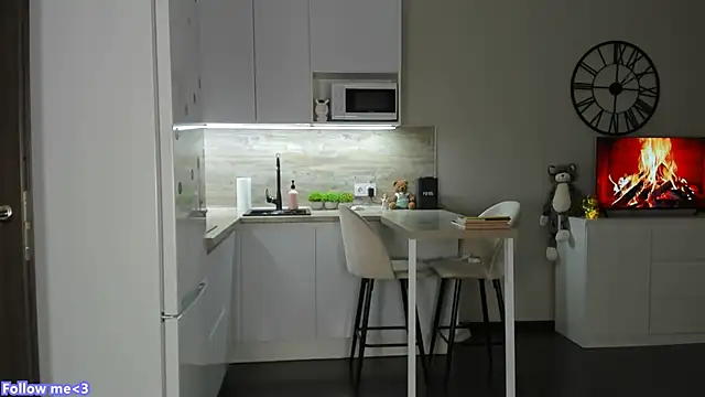 nilliluv online show from September 23, 2025, 7:50 pm