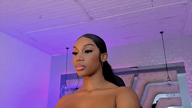 Snapshot of ChaynnaCooper chatting on December 15, 2024, 12:07 am ChaynnaCooper online show from December 15, 2024, 12:07 am