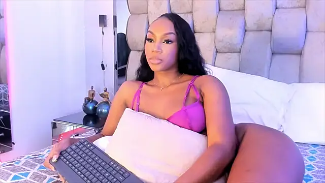 Snapshot of ChaynnaCooper chatting on January 18, 2025, 5:15 pm ChaynnaCooper online show from January 18, 2025, 5:15 pm