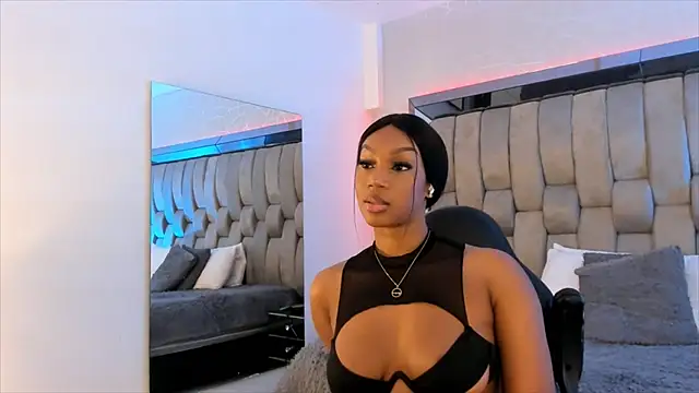 Snapshot of ChaynnaCooper chatting on February 3, 2025, 5:46 pm ChaynnaCooper online show from February 3, 2025, 5:46 pm