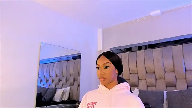 Snapshot of ChaynnaCooper chatting on February 10, 2025, 12:29 pm ChaynnaCooper online show from February 10, 2025, 12:29 pm