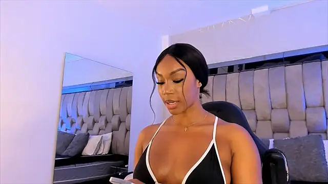 Snapshot of ChaynnaCooper chatting on February 10, 2025, 3:32 pm ChaynnaCooper online show from February 10, 2025, 3:32 pm