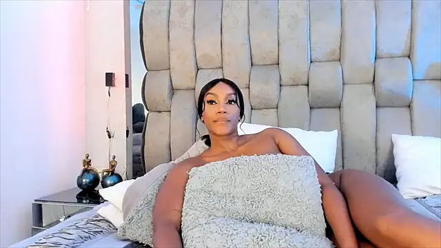 Snapshot of ChaynnaCooper chatting on February 11, 2025, 6:11 pm ChaynnaCooper online show from February 11, 2025, 6:11 pm