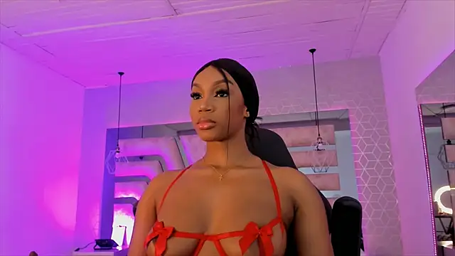 Snapshot of ChaynnaCooper chatting on February 14, 2025, 7:54 pm ChaynnaCooper online show from February 14, 2025, 7:54 pm