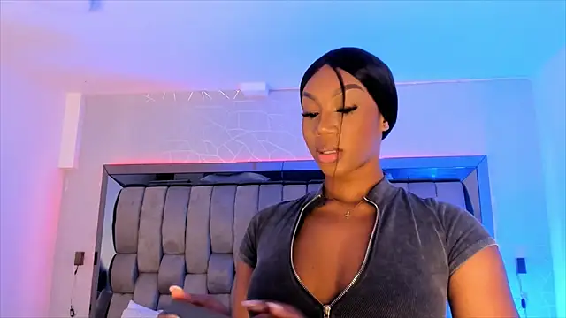 Snapshot of ChaynnaCooper chatting on February 19, 2025, 12:00 pm ChaynnaCooper online show from February 19, 2025, 12:00 pm