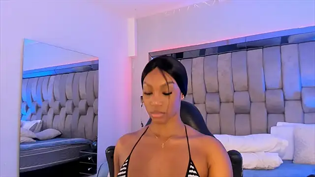 Snapshot of ChaynnaCooper chatting on February 19, 2025, 6:10 pm ChaynnaCooper online show from February 19, 2025, 6:10 pm