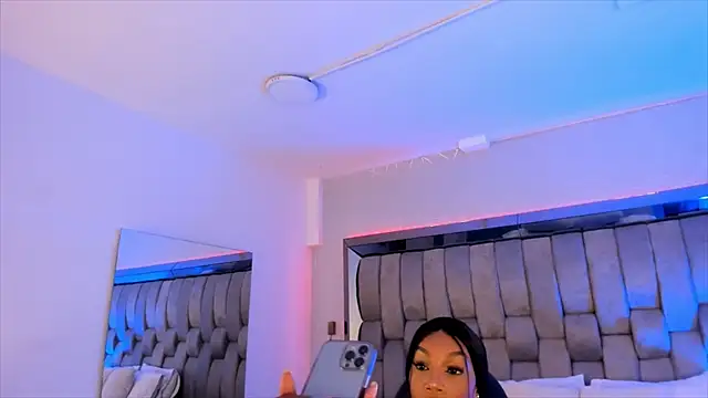 Snapshot of ChaynnaCooper chatting on February 20, 2025, 3:19 pm ChaynnaCooper online show from February 20, 2025, 3:19 pm