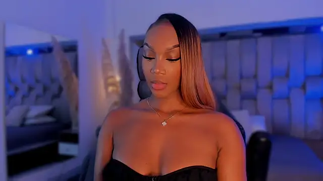 Snapshot of ChaynnaCooper chatting on October 28, 2025, 3:43 am ChaynnaCooper online show from October 28, 2025, 3:43 am