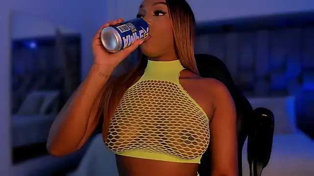 Snapshot of ChaynnaCooper chatting on November 4, 2025, 4:33 am ChaynnaCooper online show from November 4, 2025, 4:33 am