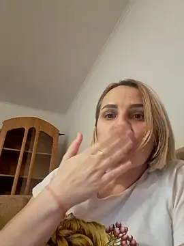 Malichkaanna30 online show from January 7, 2025, 4:59 pm