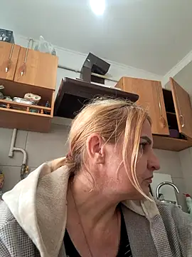 Malichkaanna30 online show from September 17, 2025, 2:30 pm