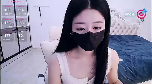 CN-xiaofei online show from February 19, 2025, 2:44 am