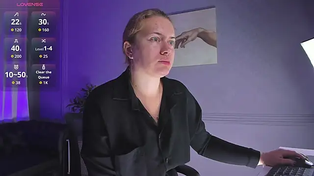 Snapshot of Ariell_Margot_ chatting on October 21, 2025, 9:32 am Ariell Margot online show from October 21, 2025, 9:32 am