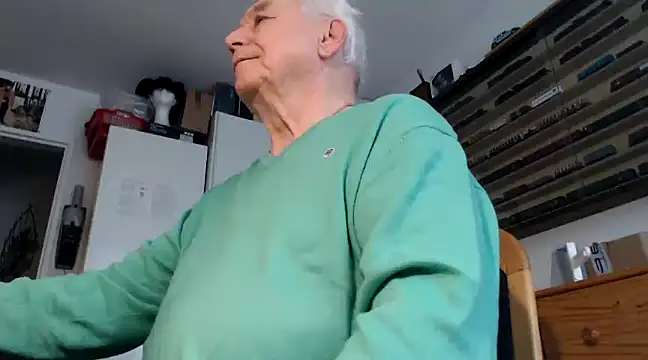 Snapshot of utilisasinus chatting on January 21, 2025, 12:29 pm utilisasinus online show from January 21, 2025, 12:29 pm