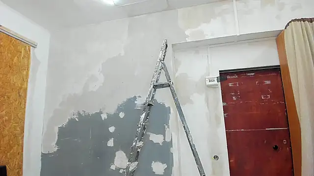 YourSuperModel online show from January 1, 2025, 1:37 pm