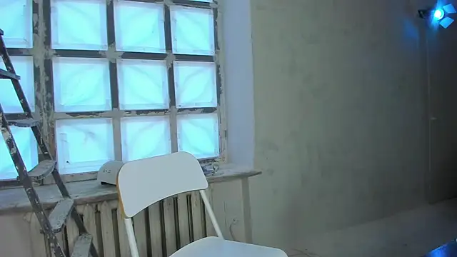 YourSuperModel online show from March 18, 2025, 1:20 pm