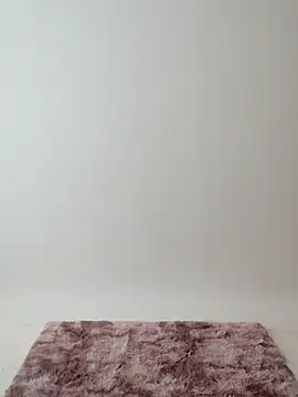 YourSuperModel online show from September 15, 2025, 5:40 am