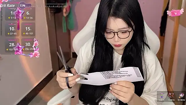 Snapshot of xiSSts chatting on December 8, 2024, 8:15 pm xiSSts online show from December 8, 2024, 8:15 pm