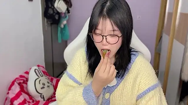 Snapshot of xiSSts chatting on January 1, 2025, 7:20 am xiSSts online show from January 1, 2025, 7:20 am