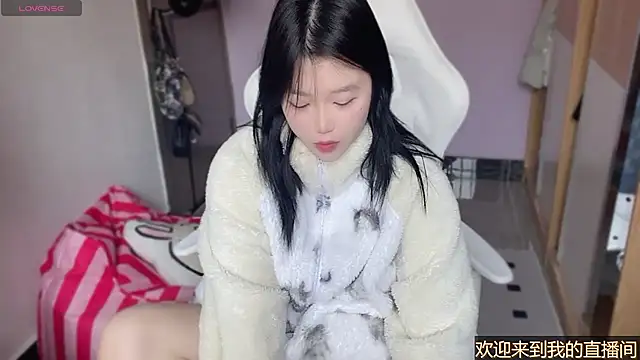 xiSSts online show from February 24, 2025, 3:55 am