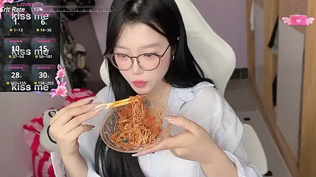 Snapshot of xiSSts chatting on February 25, 2025, 3:52 am xiSSts online show from February 25, 2025, 3:52 am