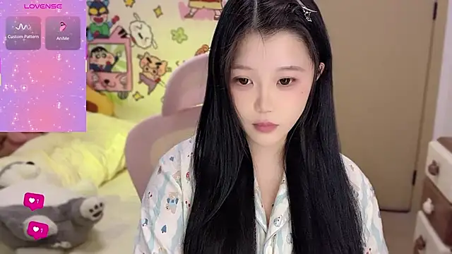 Snapshot of xiSSts chatting on November 2, 2025, 8:33 pm xiSSts online show from November 2, 2025, 8:33 pm