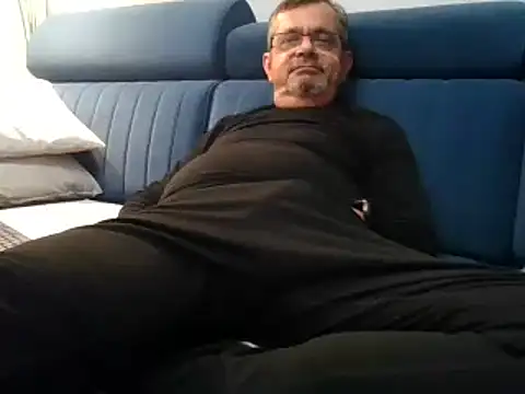 Snapshot of axecoman60 chatting on January 31, 2025, 7:18 pm axecoman60 online show from January 31, 2025, 7:18 pm