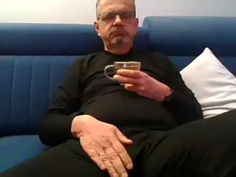 Snapshot of axecoman60 chatting on February 17, 2025, 7:53 pm axecoman60 online show from February 17, 2025, 7:53 pm