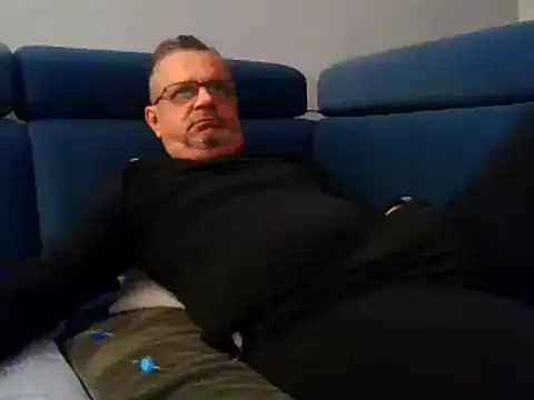 Snapshot of axecoman60 chatting on February 20, 2025, 7:19 pm axecoman60 online show from February 20, 2025, 7:19 pm