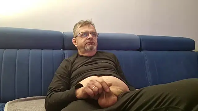 Snapshot of axecoman60 chatting on March 18, 2025, 7:53 pm axecoman60 online show from March 18, 2025, 7:53 pm