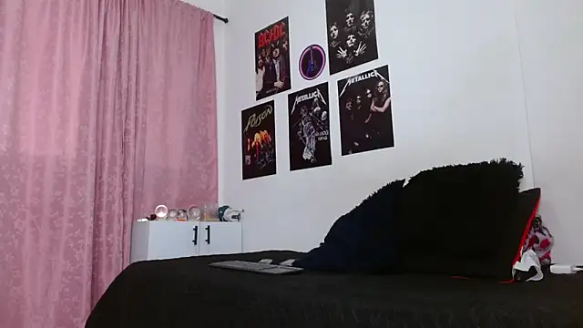 scarlett  morgan online show from October 11, 2025, 1:31 pm