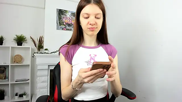 Snapshot of Baby_Evalena chatting on December 5, 2024, 4:53 am Baby Evalena online show from December 5, 2024, 4:53 am