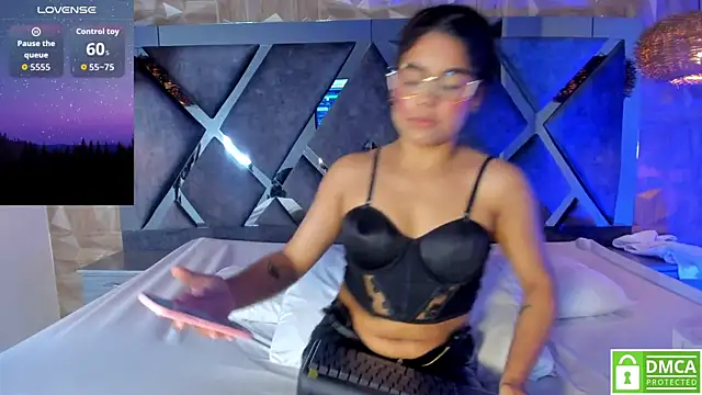 Snapshot of Rose_Evans__ chatting on December 4, 2025, 5:28 am Rose Evans online show from December 4, 2025, 5:28 am