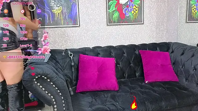 Snapshot of CamiilaMarti chatting on October 13, 2025, 5:13 pm CamiilaMarti online show from October 13, 2025, 5:13 pm