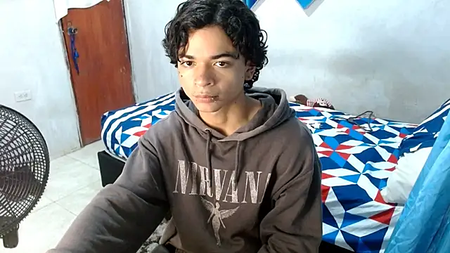 Snapshot of Lovebeng_ chatting on December 2, 2025, 10:49 pm Lovebeng online show from December 2, 2025, 10:49 pm