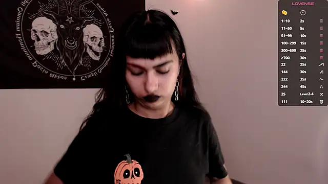 Little-Lucifer online show from October 31, 2025, 1:50 am