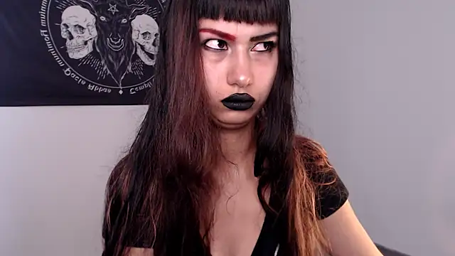 Little-Lucifer online show from November 6, 2025, 8:21 pm