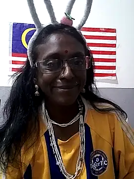 mamakarma1403 online show from October 28, 2025, 4:31 pm