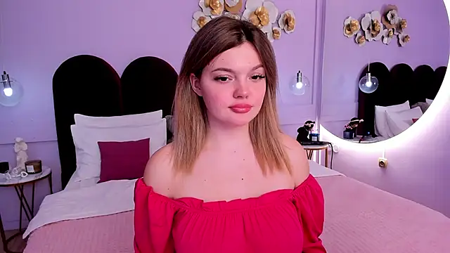 ZaraBloom online show from March 3, 2025, 7:39 pm